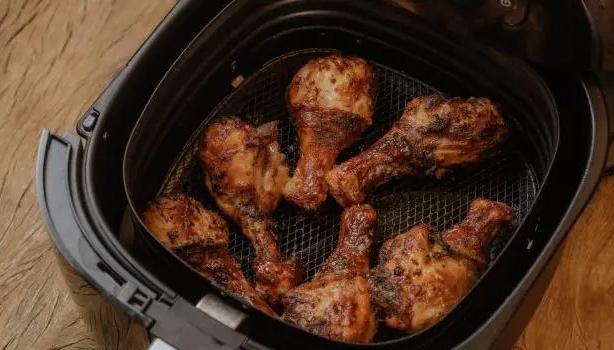 Pode colocar papel alumínio na Airfryer?  