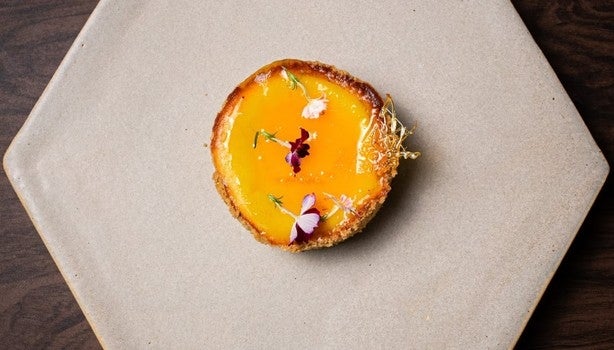 Prato MasterChef de cheesecake com calda de bergamota.