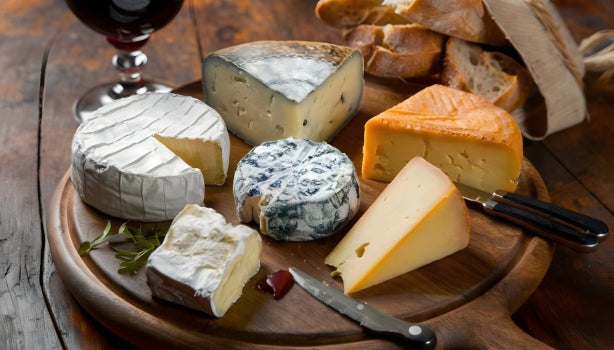 Benefícios do queijo: os nutrientes do alimento e como aproveitá-lo no dia a dia