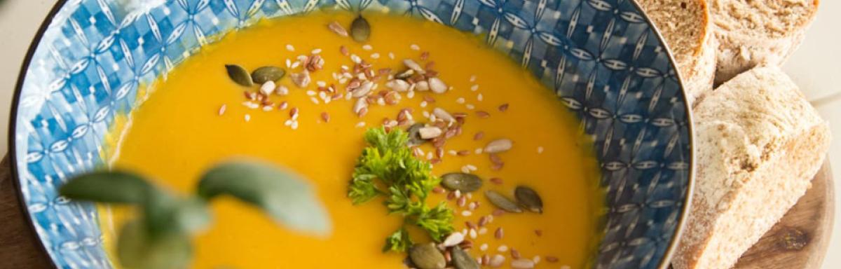 Sopas e Caldos para o inverno: Sopa de cor amarela