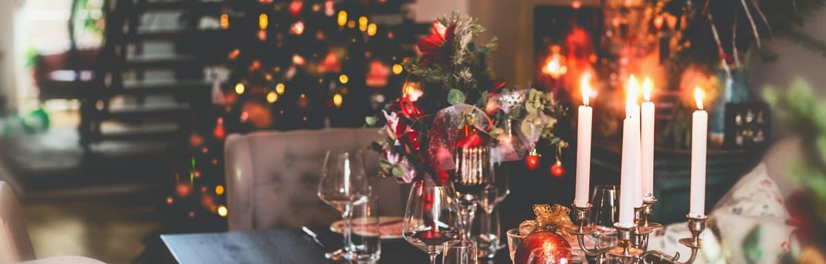 Decoração de Natal: Árvore de Natal, velas, copos e muito mais