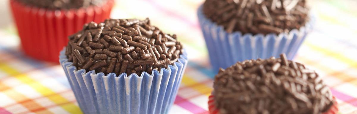 4 brigadeiros dentro da forminha