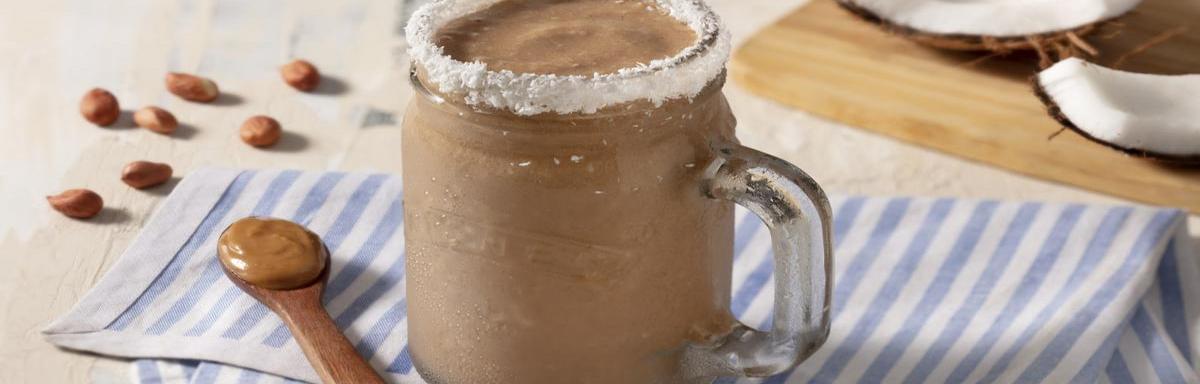 Smoothie de Coco, Pasta de Amendoim e Molico Origem Vegetal