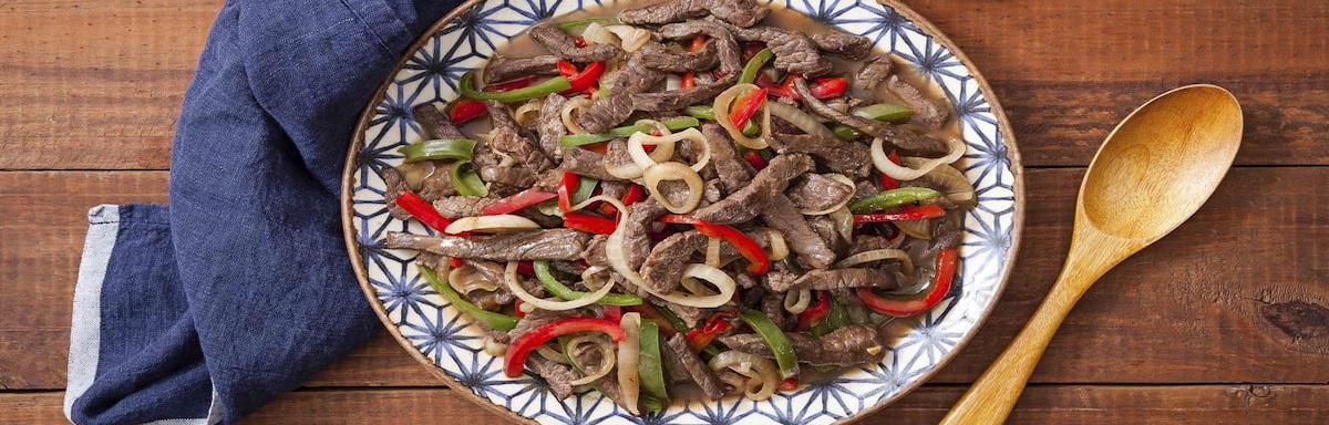 Carne em Tiras com Cebola e Pimentão