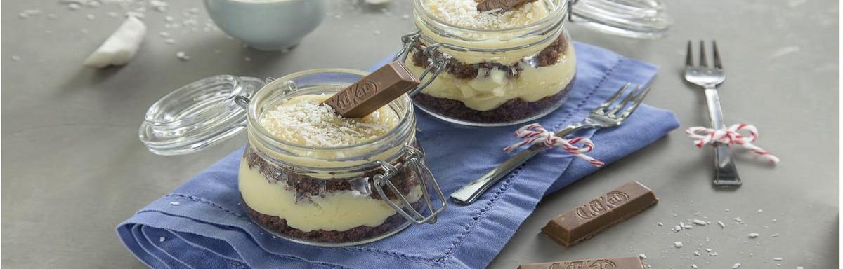 Bolo de Pote de Chocolate com KitKat Coconut