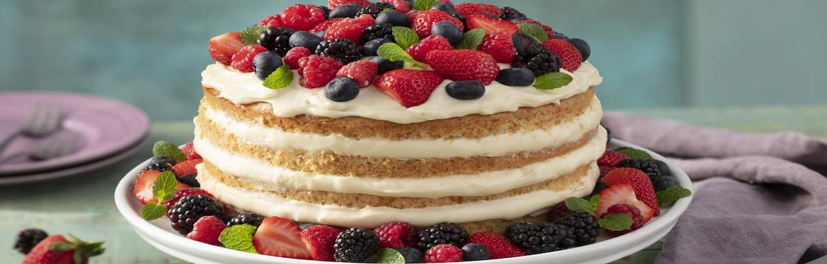 Bolo Pelado (Naked Cake) com Morangos