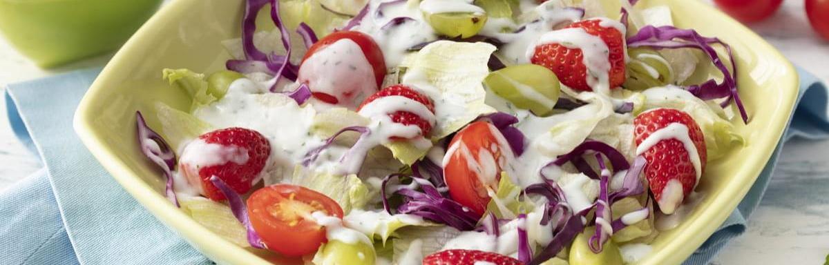 Salada com Molho Refrescante e Frutas