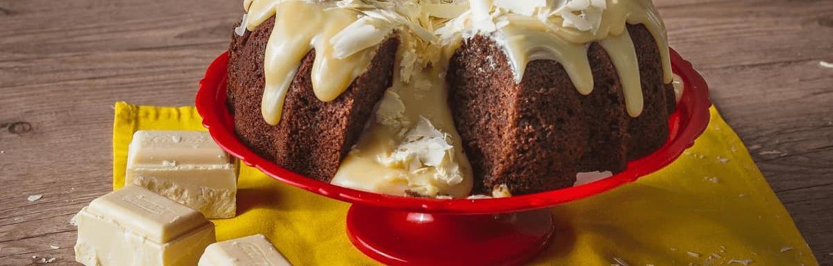 Bolo Vulcão com Brigadeiro de Chocolate Branco