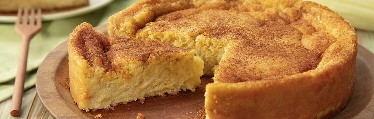 Bolo de Milho Cremoso em cima de um prato