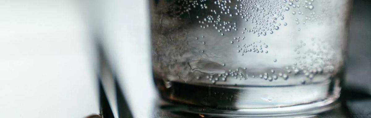 Água com gás dá gases?