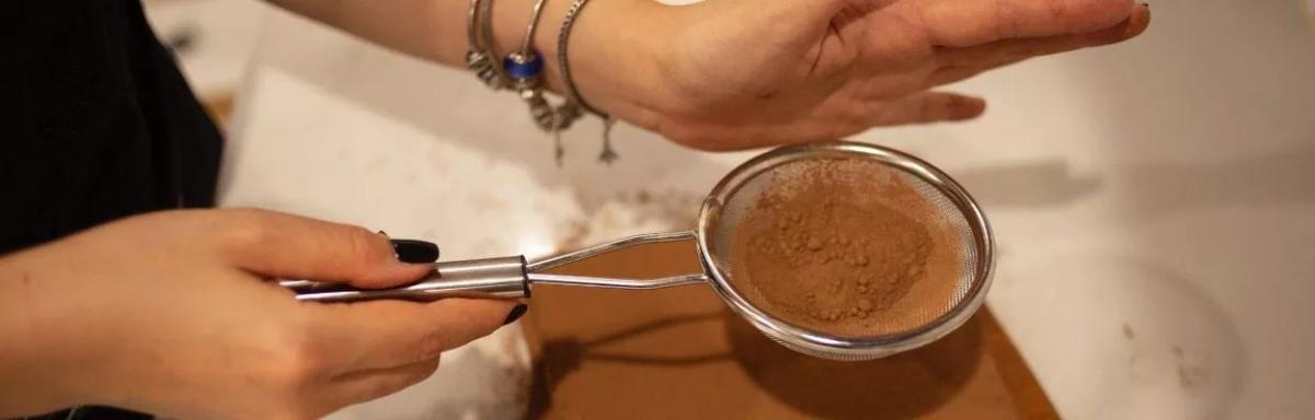 Benefícios do cacau em pó que vão muito além do sabor
