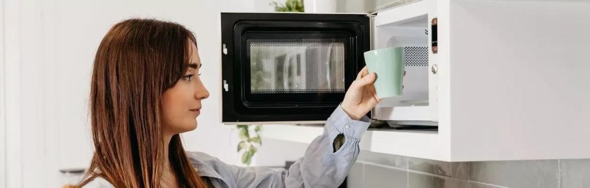 Será que esquentar comida no microondas faz mal?