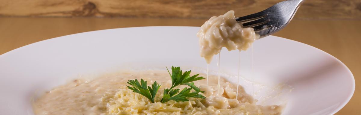 Risoto quatro queijos: acerte o ponto perfeito dessa iguaria 