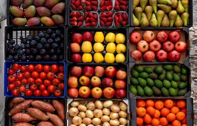 Feira de Janeiro: Diversas frutas em cestas