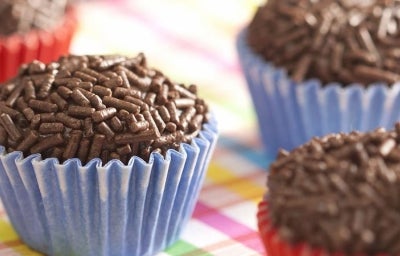 4 brigadeiros dentro da forminha