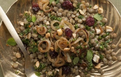 Receitas de lentilha: Salada de Lentilha, Cebolas Douradas e Salsa de Ervas