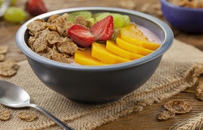 Receitas com iogurte: Poke de Iogurte com Frutas e Cereal