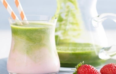 Smoothie de Morango e Suco Verde Zero Lactose