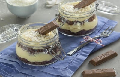 Bolo de Pote de Chocolate com KitKat Coconut