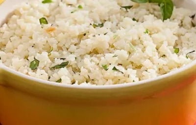 Panela com arroz de couve-flor