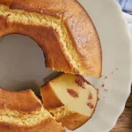 Bolo simples de goiaba