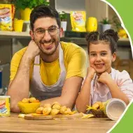 Luke e Estela com pãezinhos, texto “Crianças na Cozinha! Pãozinho de Farinha Láctea". 