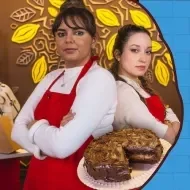 Imagem escrito Bolo Mousse e Marina vs Victória seguido pelo logo Deu Ruim. À esquerda, fotos das participantes e do bolo.