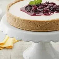 Torta Galak com Calda de Frutas Vermelhas