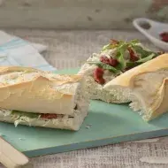 Sanduíche de Frango Desfiado