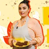 Imagem em tons de amarelo de uma mulher com cabelo preso à esquerda, os dizeres do programa à direita e desenhos de cacau