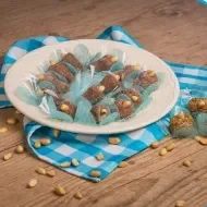 Montagem com a imagem da receita de cajuzinho à esquerda e à direita o título da aula.