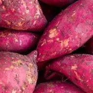 Batatas doces em uma cesta