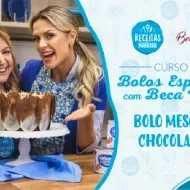 Montagem com a imagem da chef com o bolo à esquerda e à direita o título da aula.