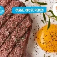 Fotografia com carne e ovos e o logo de Receitas Nestlé e Que Bem Que Faz.