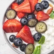 5 benefícios que vão te convencer a comer iogurte natural