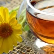 15 chás calmantes para afastar o estresse e relaxar