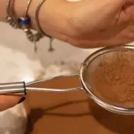Benefícios do cacau em pó que vão muito além do sabor