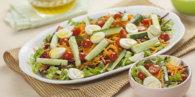 Saladas de Natal: Salada com ovo, tomate cereja, pepino e muito mais