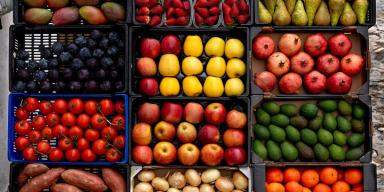 Feira de Janeiro: Diversas frutas em cestas