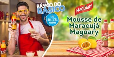 Montagem com um rapaz de óculos amarelos segurando uma taça à esquerda e os dizeres do programa num fundo verde à direita