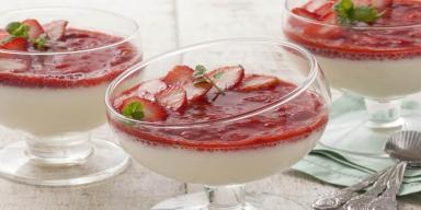Mousse de Leite Moça e Purê de Morango