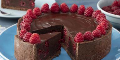 Torta Cremosa de Chocolate e Framboesas