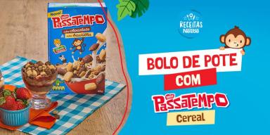 Montagem com a imagem da receita à esquerda e ao lado o título, com fundo em azul e logo de Passatempo e Receitas Nestlé.