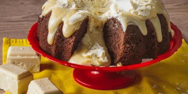 Bolo Vulcão com Brigadeiro de Chocolate Branco