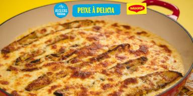 NESTLÉ NA SUA COZINHA | Peixe à Delicia Montagem com um fundo em amarelo, a foto da receita ampliada ao centro, o nome do programa e os logos das marcas