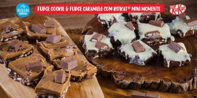 RECEITAS EM DOBRO | Fudge Bar Caramelo e Fudge Bar Cookie com KITKAT Mini Moments Montagem com um fundo em marrom, a foto da receita ampliada ao centro, o nome do programa e os logos das marcas
