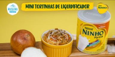 Mini Tortinhas de Liquidificador com NINHO® Forti+ Instantâneo Fotografia de um pote com tortinha e o logo de Receitas Nestlé e Ninho.