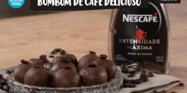 Fotografia bombom de café e o logo de Receitas Nestlé e Nescafé.