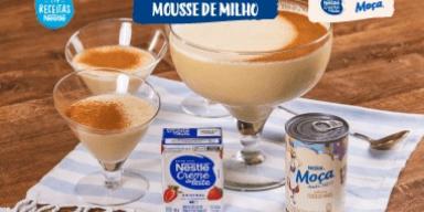 Imagem da receita de Mousse de Milho ao centro com o título centralizado no topo e os logotipos das marcas ao lado