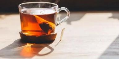 Chá para desinchar os pés: 4 alternativas naturais